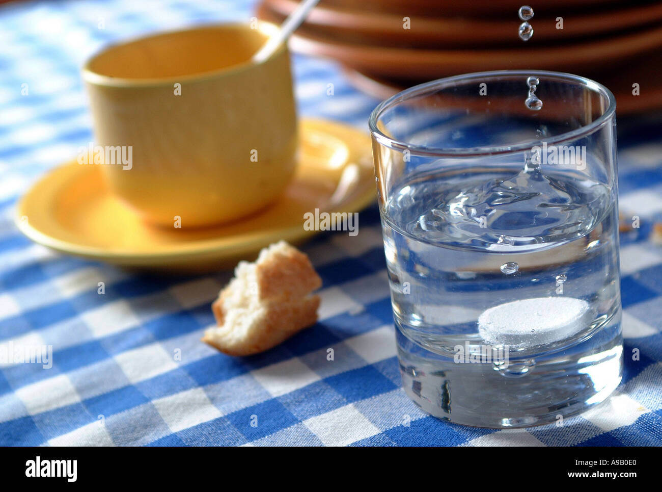 Aspirin tablet in a glass of water Stock Photo Alamy
