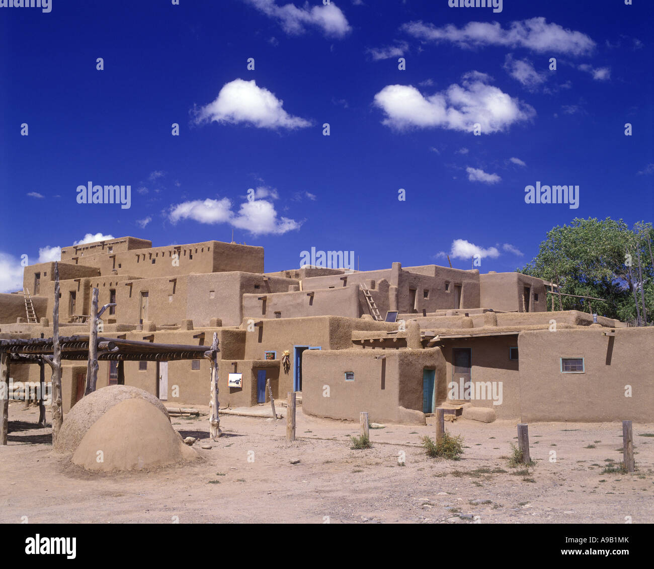 ADOBE HOMES TAOS PUEBLO TAOS NEW MEXICO USA Stock Photo Alamy