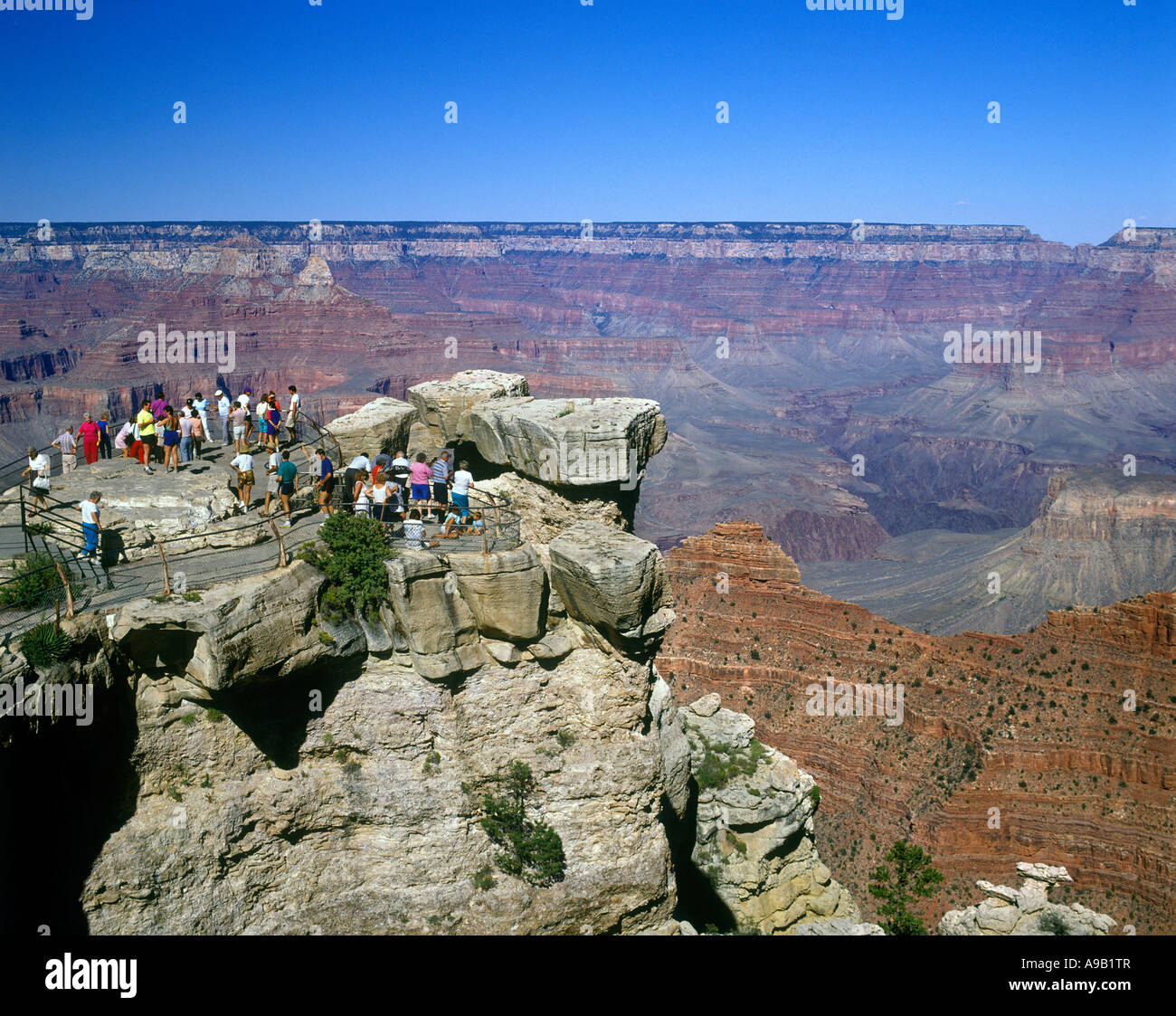 TOURISTS MATHER POINT VIEWPOINT SOUTH RIM GRAND CANYON NATIONAL PARK ...