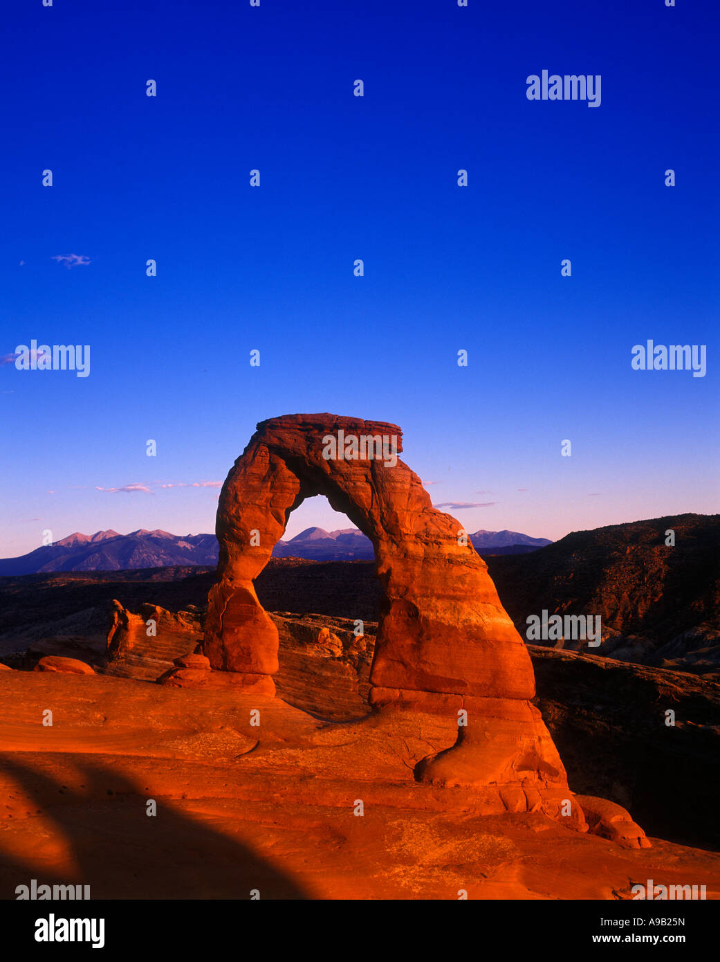 Delicate arch silhouette hi-res stock photography and images - Alamy
