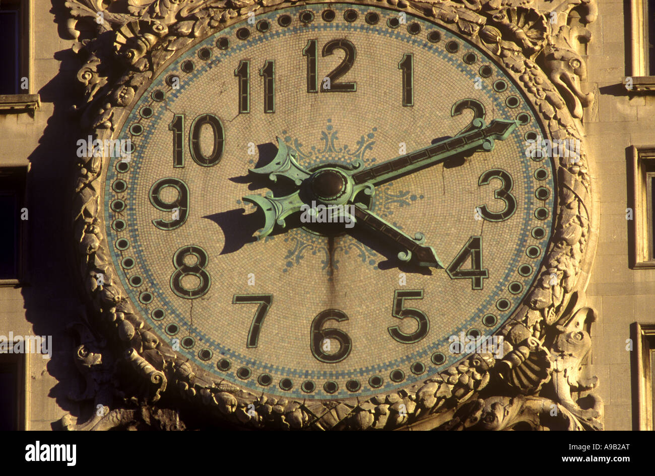 PUBLIC CLOCK FACE METROPOLITAN LIFE BUILDING MANHATTAN NEW YORK CITY USA Stock Photo