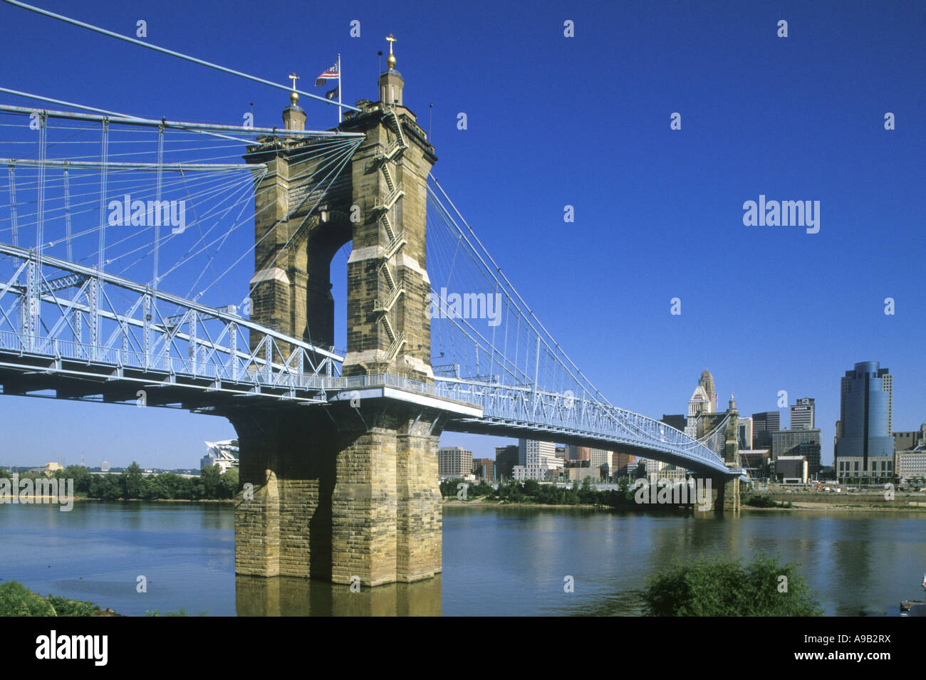 ROEBLING SUSPENSION BRIDGE OHIO RIVER CINCINNATI USA Stock Photo Alamy