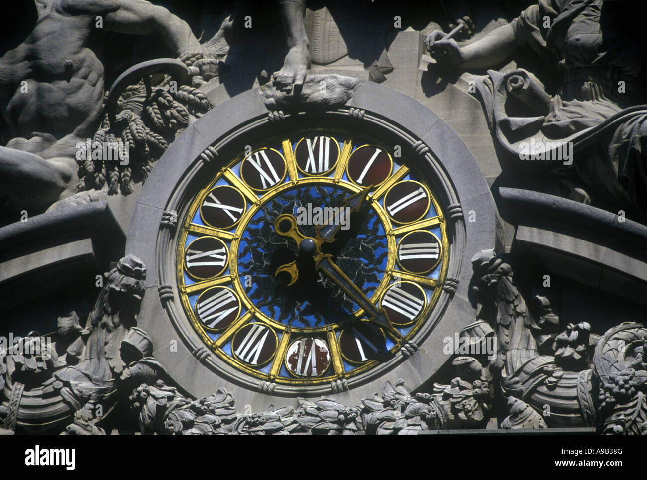 PUBLIC CLOCK (©TIFFANY STUDIOS 1914) GRAND CENTRAL TERMINAL MANHATTAN NEW YORK CITY USA Stock Photo