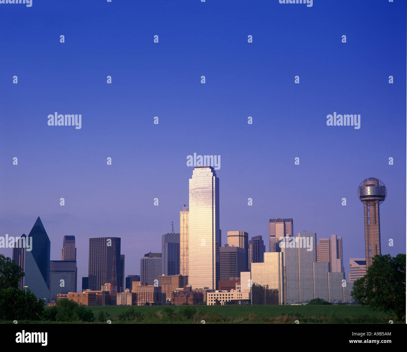 DOWNTOWN SKYLINE TRINITY RIVER GREENBELT PARK DALLAS TEXAS USA Stock