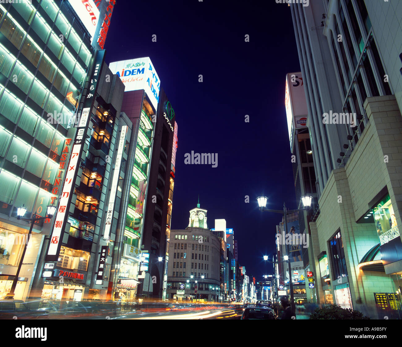 STREET SCENE CHUO DORI AVENUE GINZA TOKYO JAPAN Stock Photo - Alamy