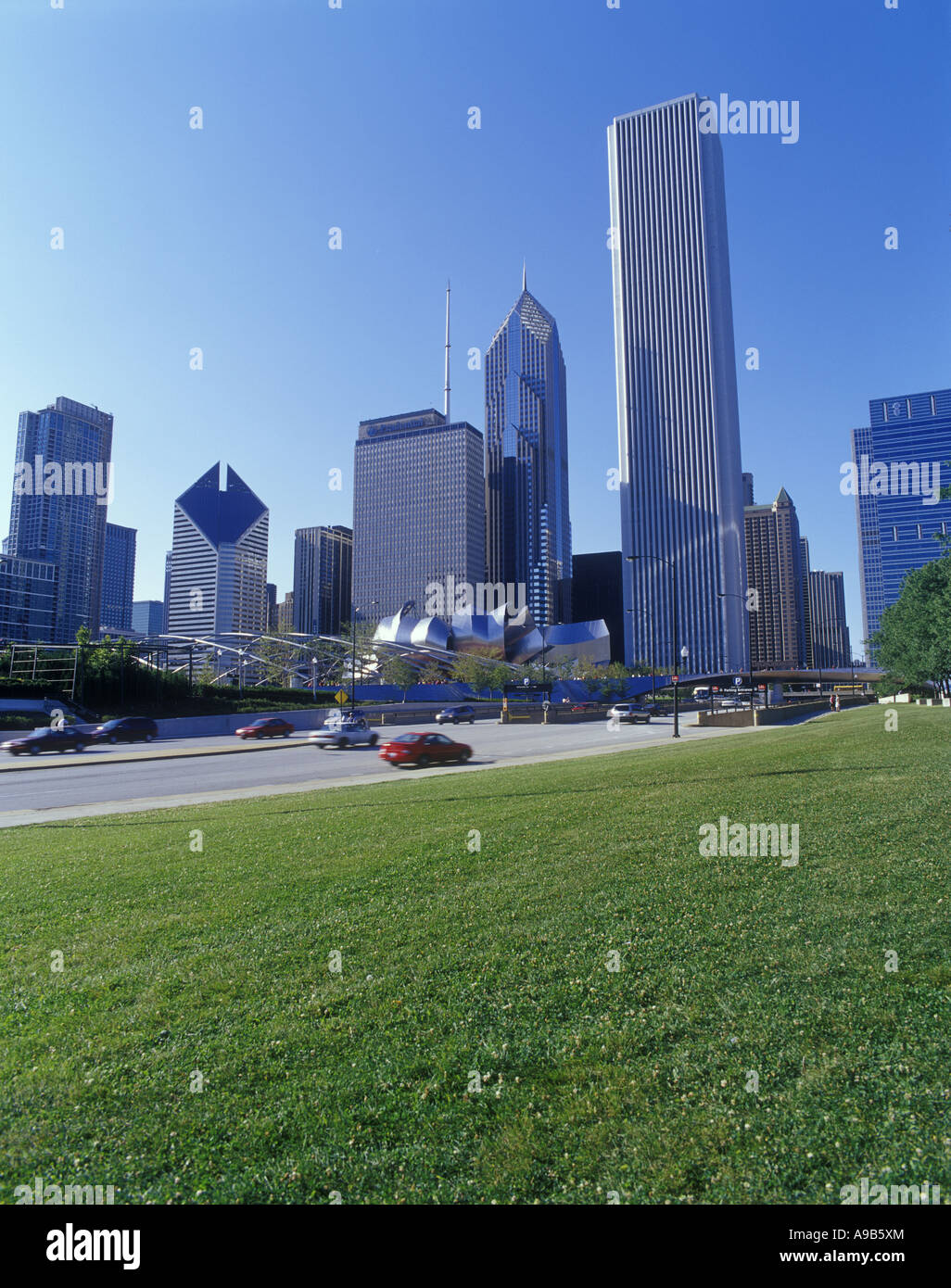 GRANT PARK DOWNTOWN SKYLINE CHICAGO ILLINOIS USA Stock Photo - Alamy