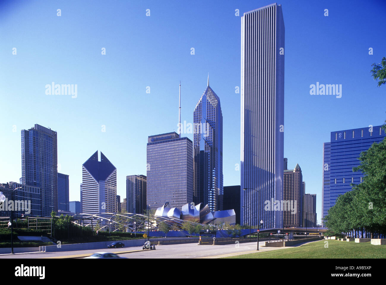 GRANT PARK DOWNTOWN SKYLINE CHICAGO ILLINOIS USA Stock Photo - Alamy