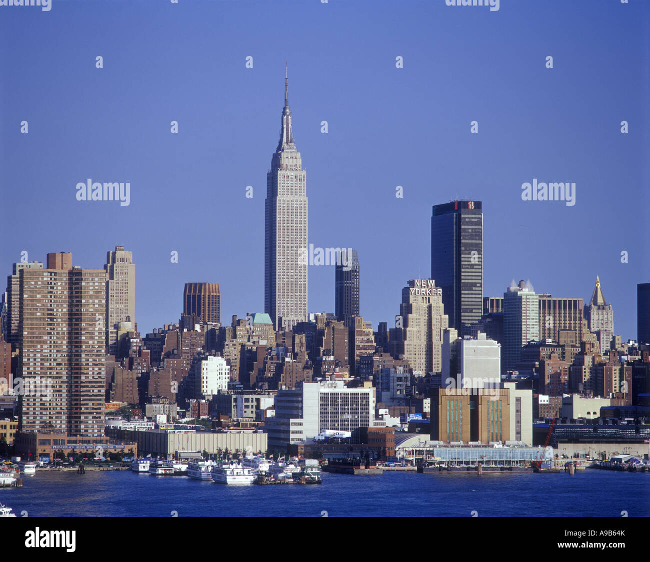 EMPIRE STATE BUILDING MIDTOWN MANHATTAN SKYLINE NEW YORK CITY USA Stock ...