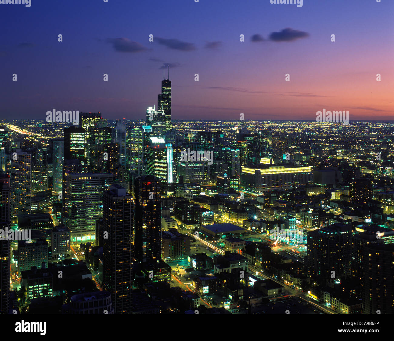 THE LOOP DOWNTOWN SKYLINE CHICAGO ILLINOIS USA Stock Photo - Alamy