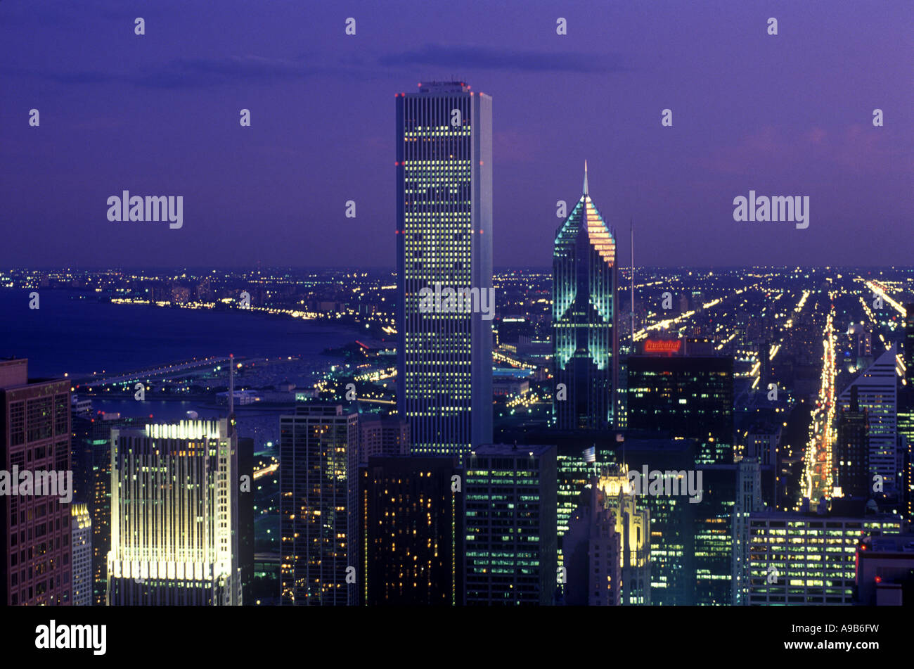 THE LOOP DOWNTOWN SKYLINE CHICAGO ILLINOIS USA Stock Photo - Alamy