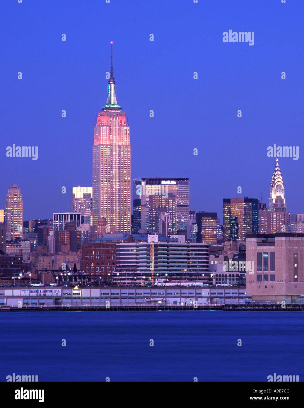 EMPIRE STATE BUILDING MIDTOWN SKYLINE MANHATTAN NEW YORK CITY USA Stock ...