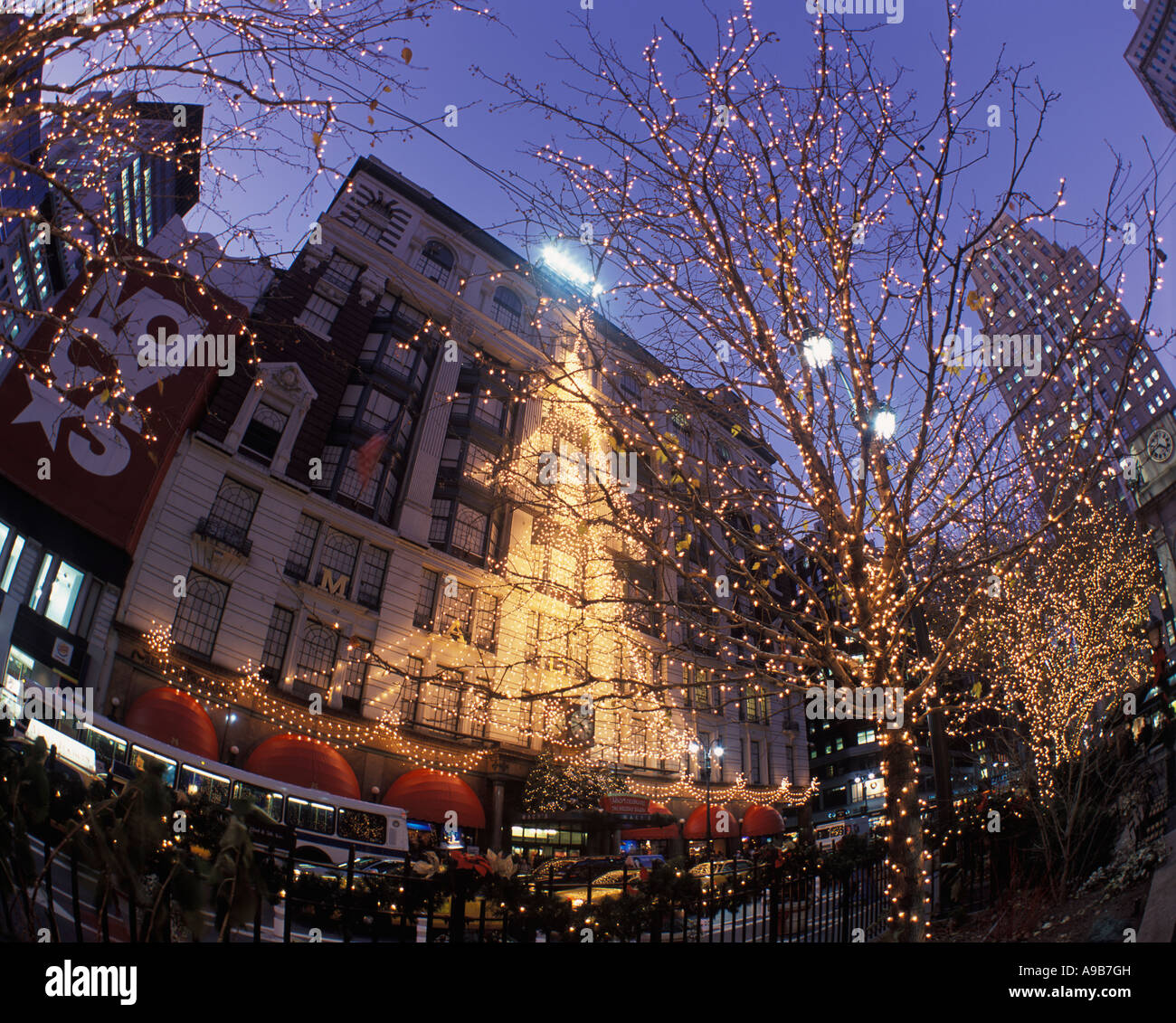 CHRISTMAS TREE LIGHTS MACY STORE HERALD SQUARE MIDTOWN MANHATTAN NEW