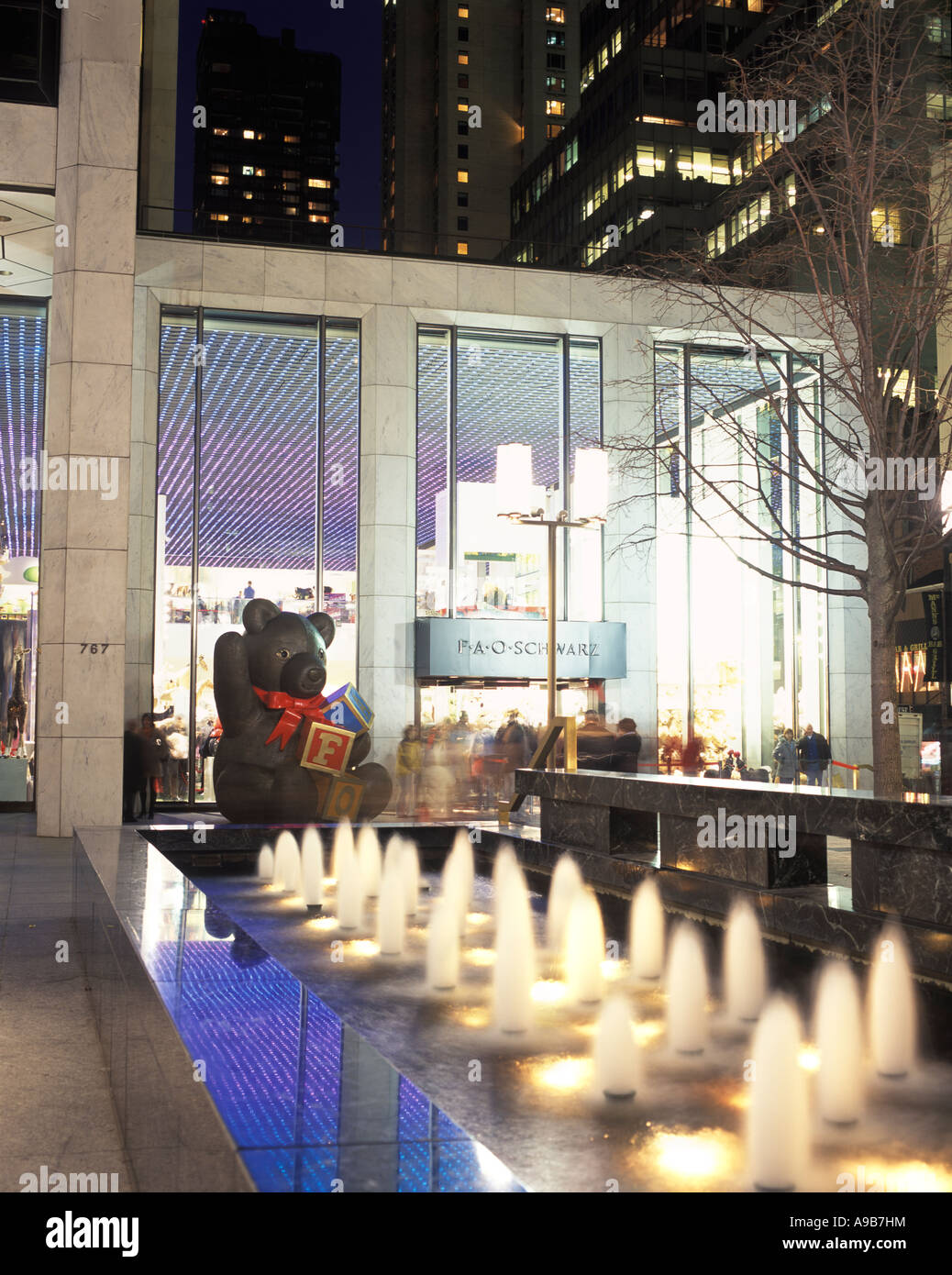 Hello Kitty Display, FAO Schwarz Flagship Toy Store Interior, NYC Stock  Photo - Alamy