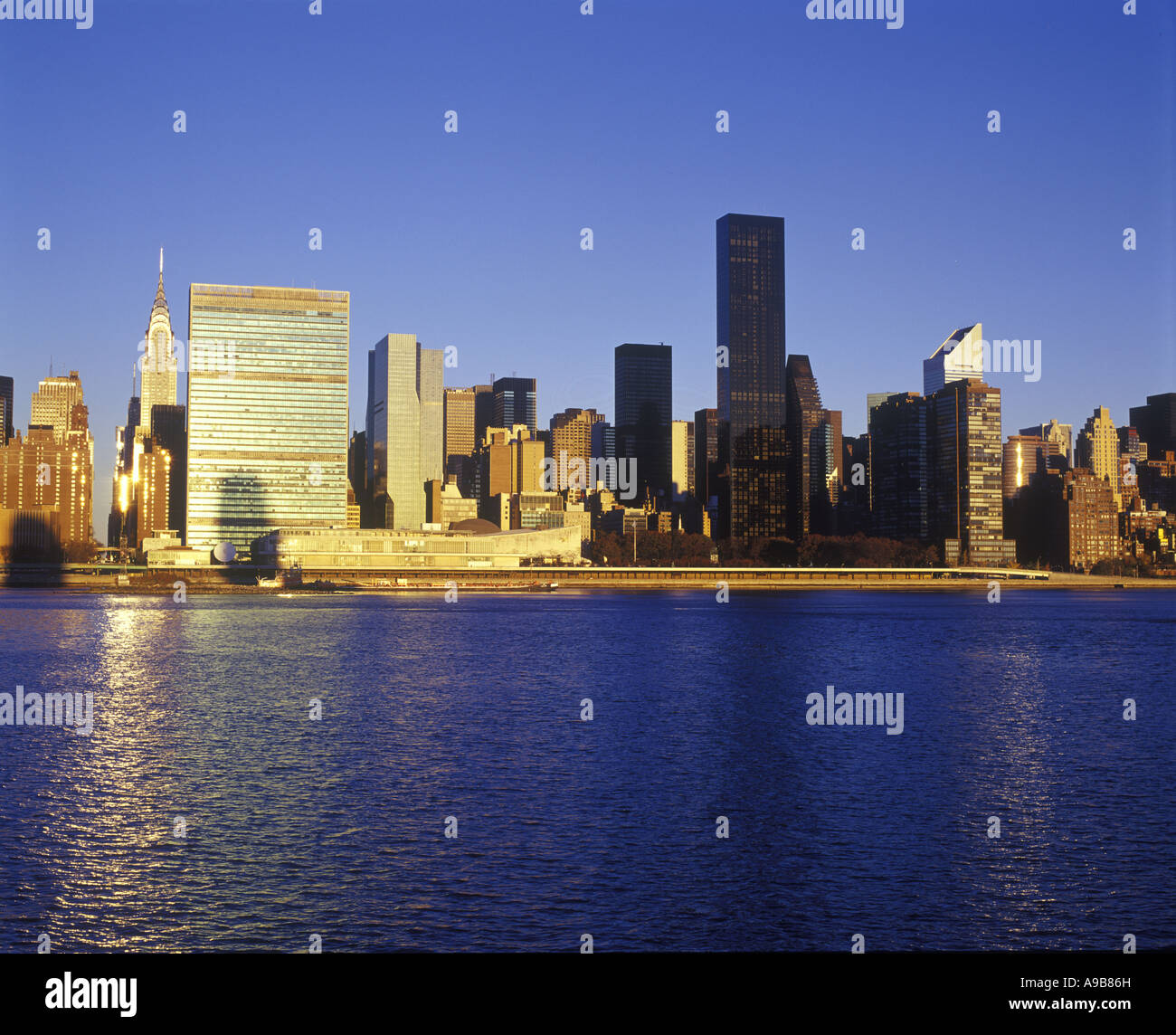 MIDTOWN SKYLINE EAST RIVER MANHATTAN NEW YORK CITY USA Stock Photo - Alamy