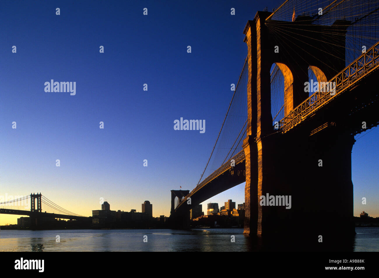 BROOKLYN BRIDGE EAST RIVER BROOKLYN NEW YORK CITY USA Stock Photo - Alamy