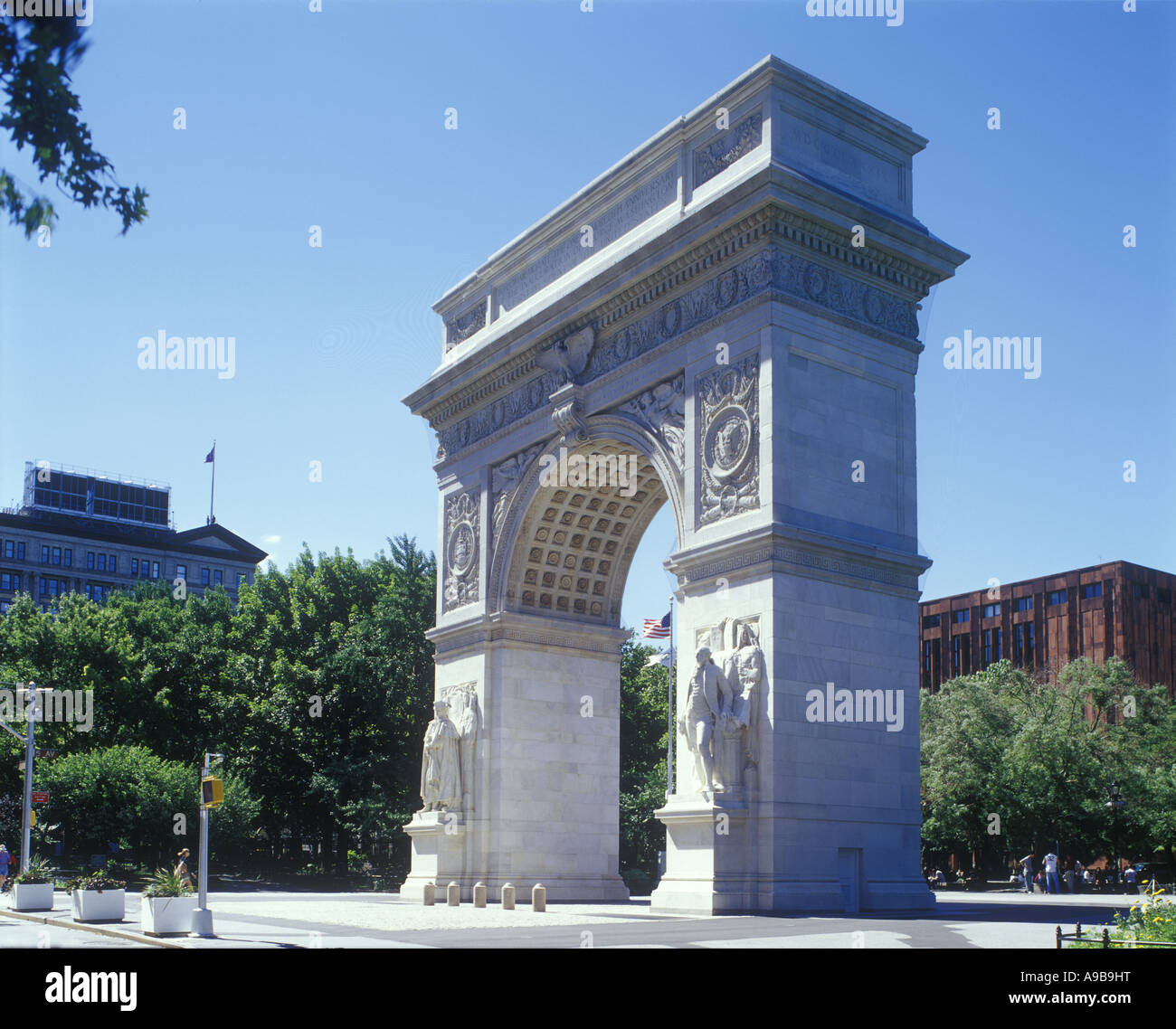 NORTH FACE WASHINGTON SQUARE ARCH (©MCKIM MEAD & WHITE 1892) WASHINGTON SQUARE PARK GREENWICH VILLAGE MANHATTAN NEW YORK CITY USA Stock Photo