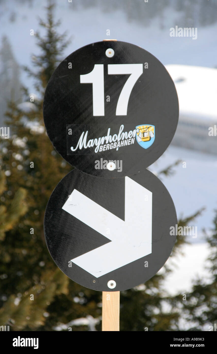 Black Ski Run Piste Sign High Resolution Stock Photography and Images ...