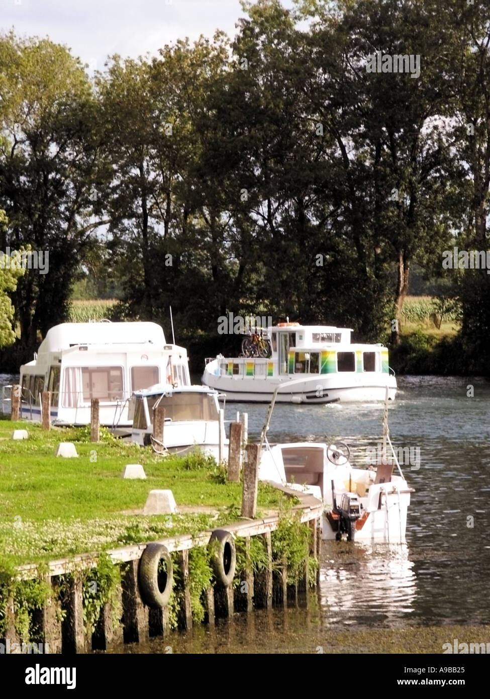 Charente Rier france poitou charentes river charente Stock Photo - Alamy