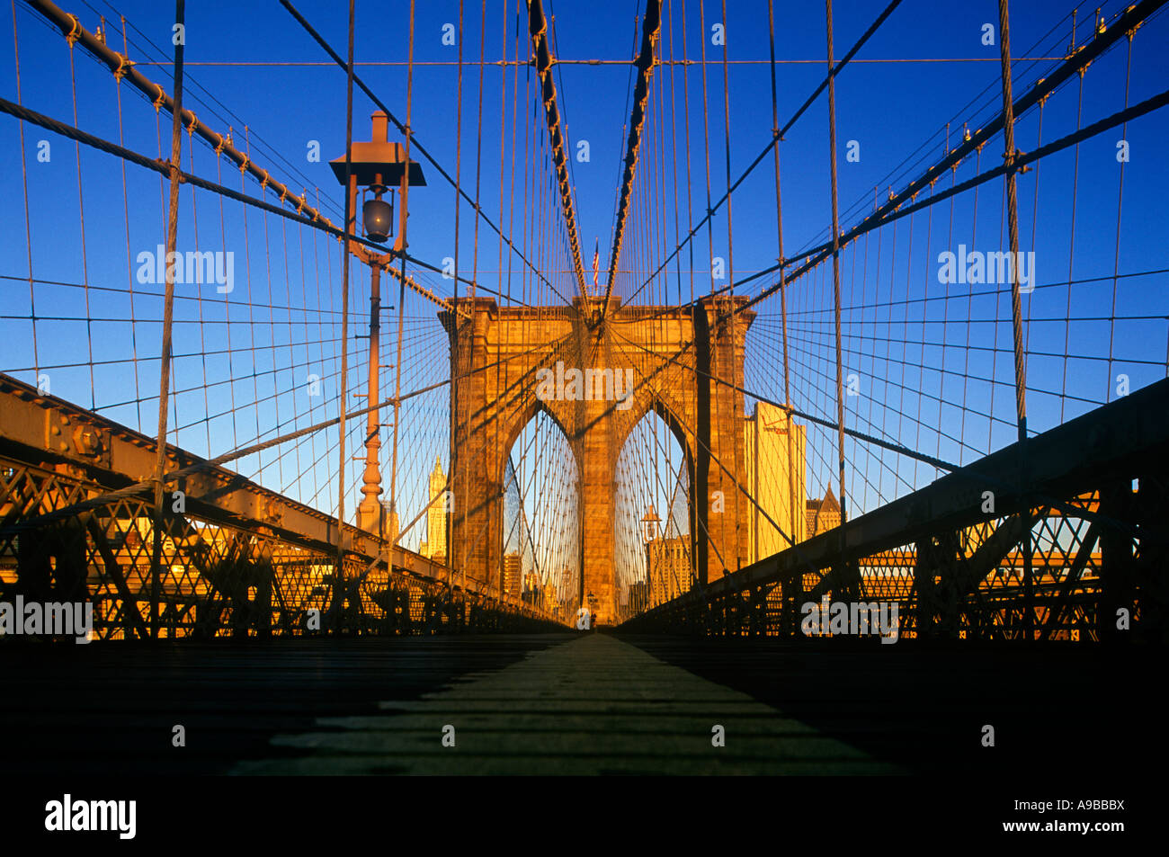 BROOKLYN BRIDGE DOWNTOWN SKYLINE MANHATTAN NEW YORK CITY USA Stock ...