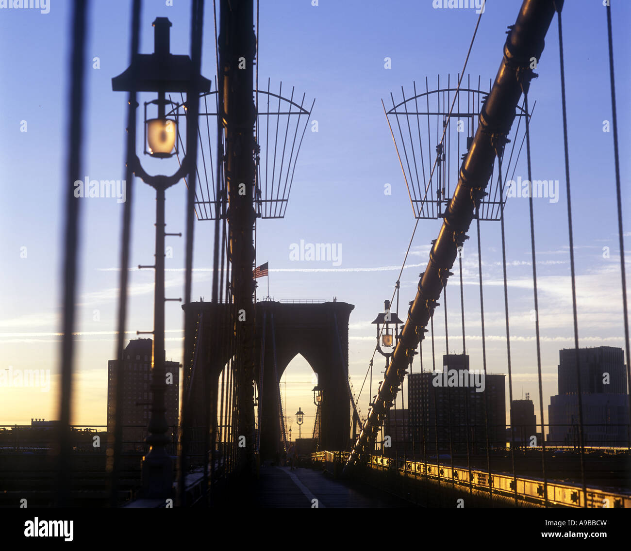 BROOKLYN BRIDGE DOWNTOWN SKYLINE MANHATTAN NEW YORK CITY USA Stock ...