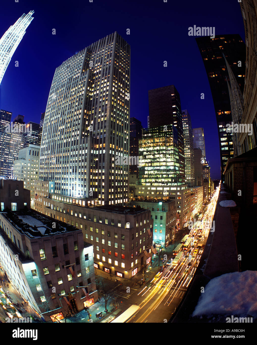 FIFTH AVENUE MIDTOWN MANHATTAN NEW YORK CITY USA Stock Photo - Alamy
