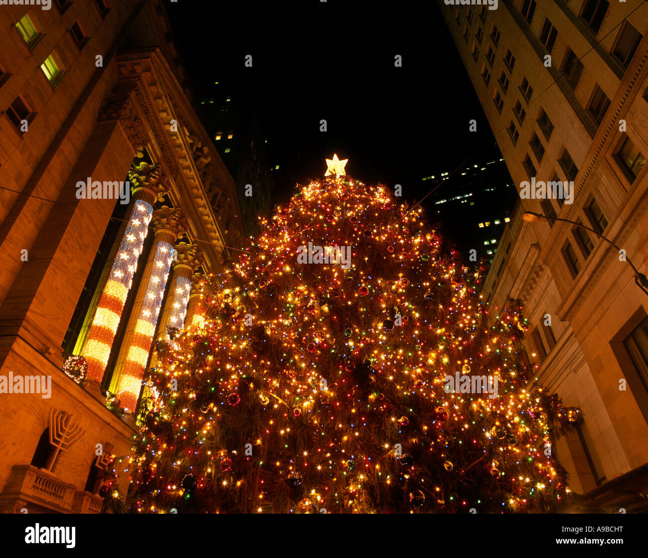 CHRISTMAS TREE LIGHTS BROAD STREET FINANCIAL DISTRICT MANHATTAN NEW ...