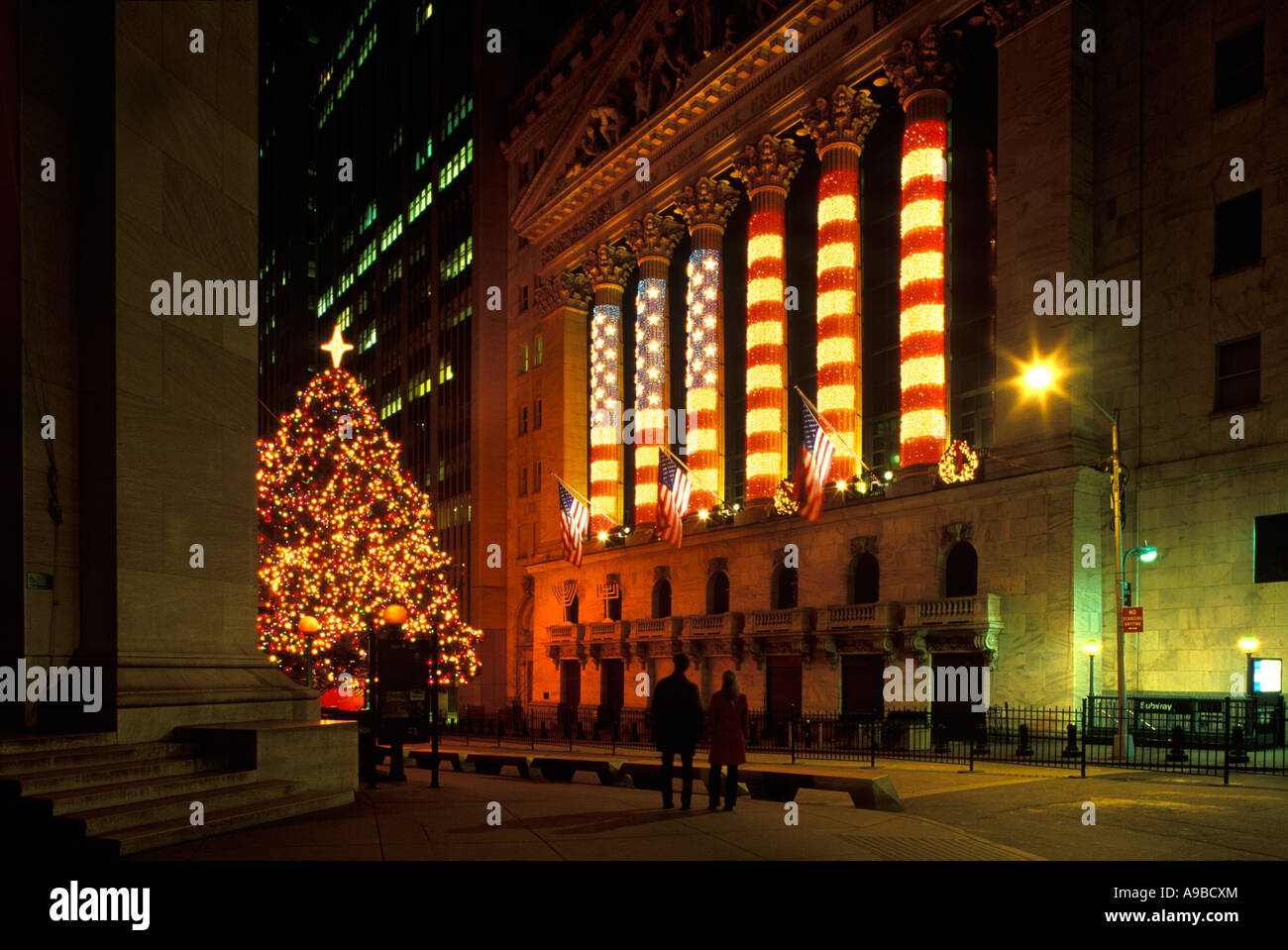 CHRISTMAS TREE LIGHTS BROAD STREET FINANCIAL DISTRICT MANHATTAN NEW ...