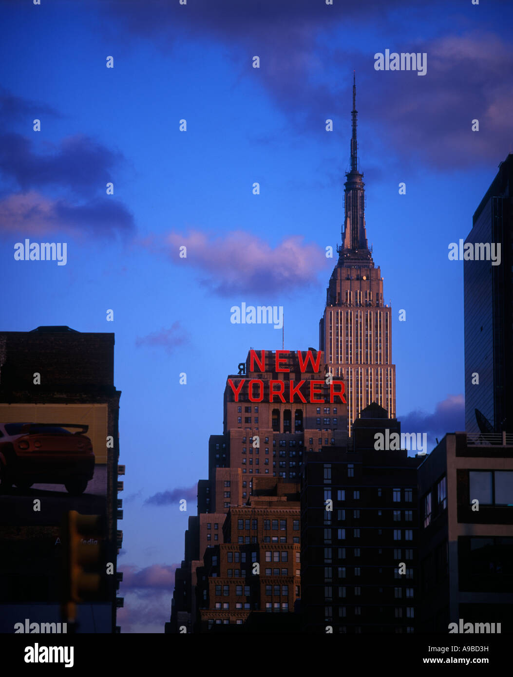 EMPIRE STATE BUILDING MIDTOWN MANHATTAN NEW YORK CITY USA Stock Photo ...