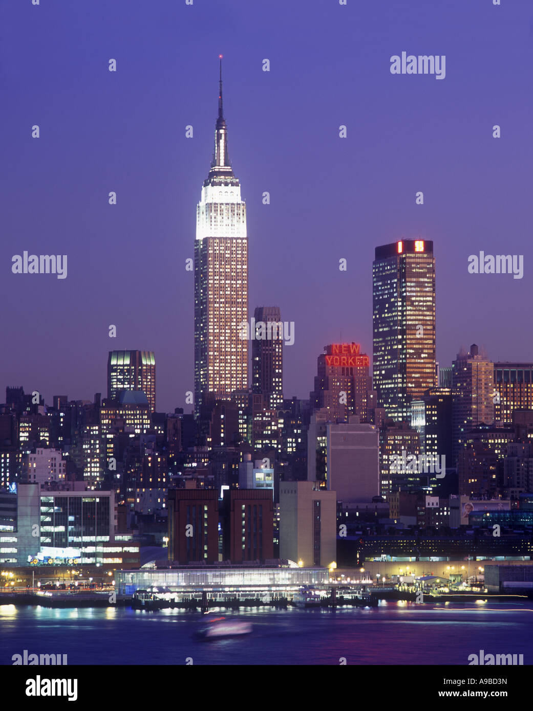 EMPIRE STATE BUILDING MIDTOWN SKYLINE MANHATTAN NEW YORK CITY USA Stock ...