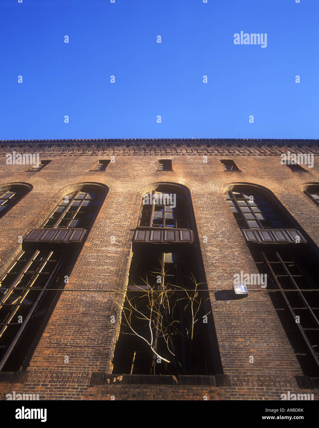 DERELICT INDUSTRIAL FACTORY BUILDING JERSEY CITY NEW JERSEY USA Stock