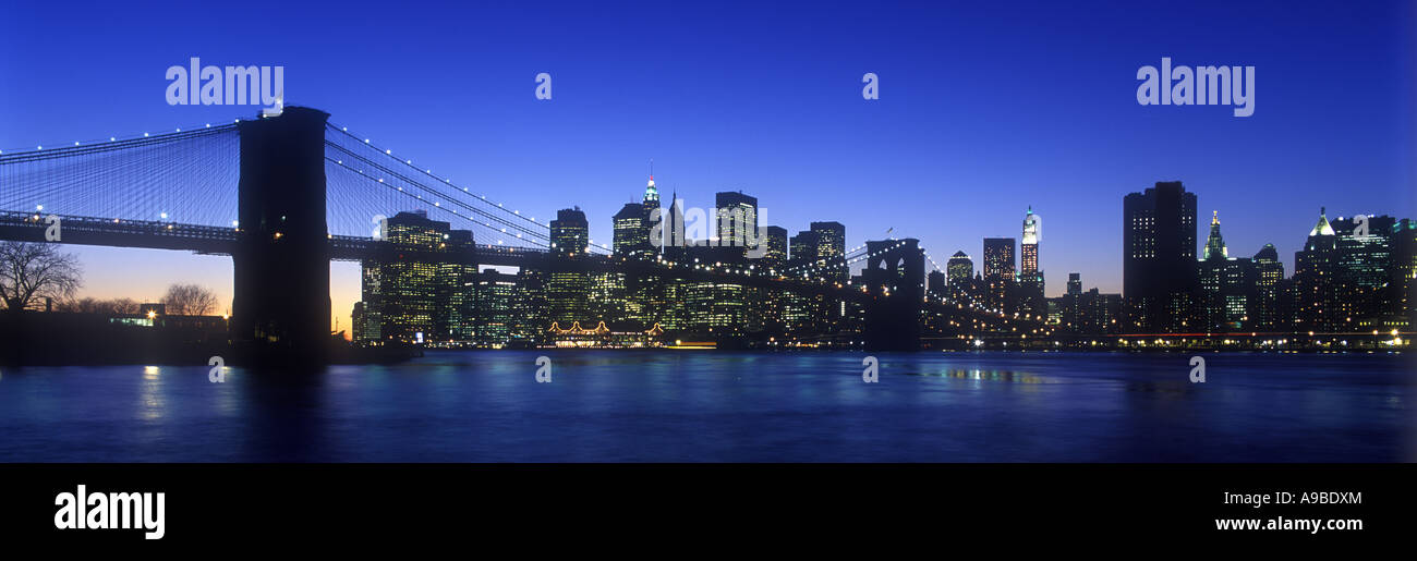 BROOKLYN BRIDGE DOWNTOWN SKYLINE MANHATTAN NEW YORK CITY USA Stock ...