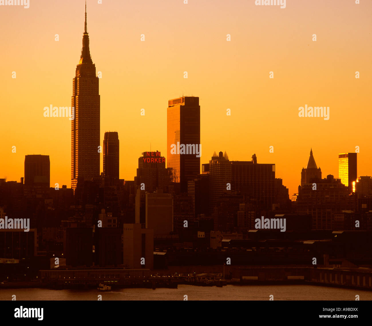 EMPIRE STATE BUILDING MIDTOWN MANHATTAN NEW YORK CITY USA Stock Photo ...