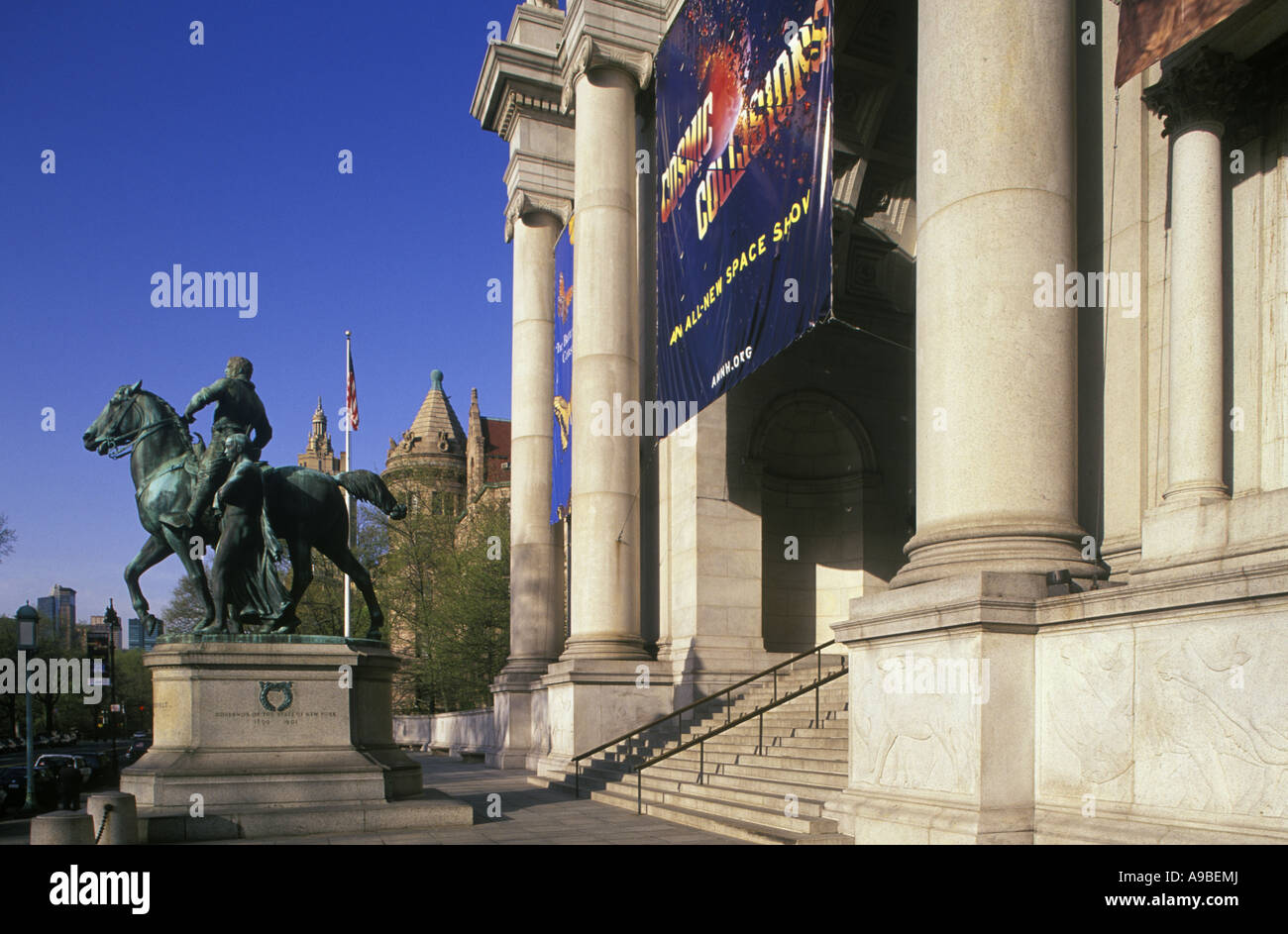 THEODORE ROOSEVELT MEMORIAL STATUE ENTRANCE AMERICAN MUSEUM OF NATURAL HISTORY CENTRAL PARK WEST MANHATTAN NEW YORK CITY USA Stock Photo