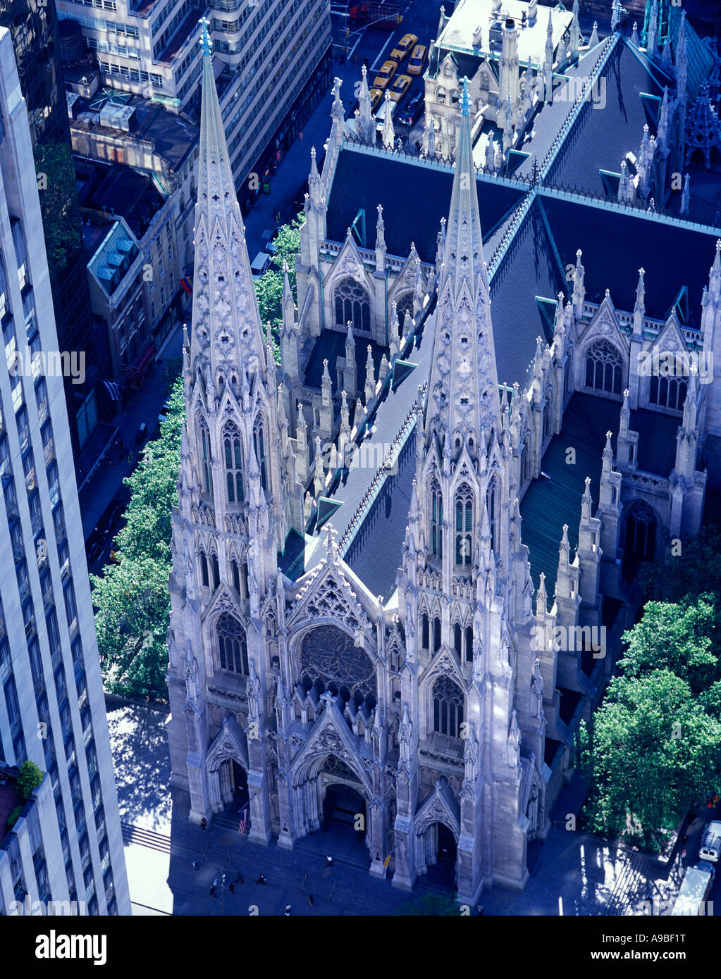 ROCKEFELLER CENTER (©RAYMOND HOOD 1939)SAINT PATRICK’S CATHEDRAL