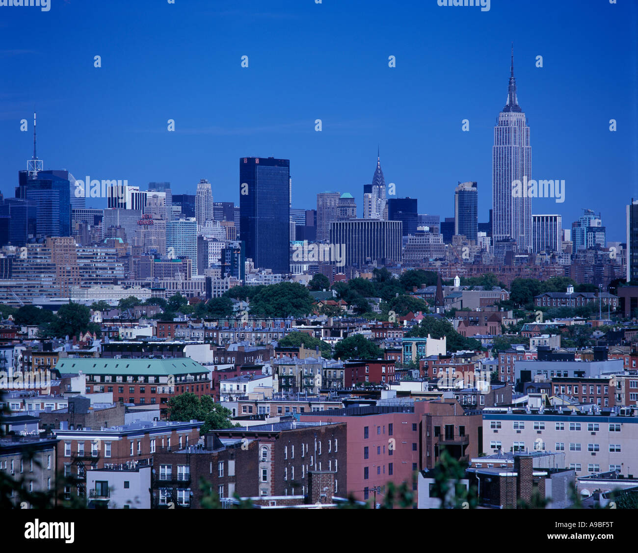 OVERLOOK ROOFTOPS HOBOKEN NEW JERSEY TO MANHATTAN SKYLINE NEW YORK CITY