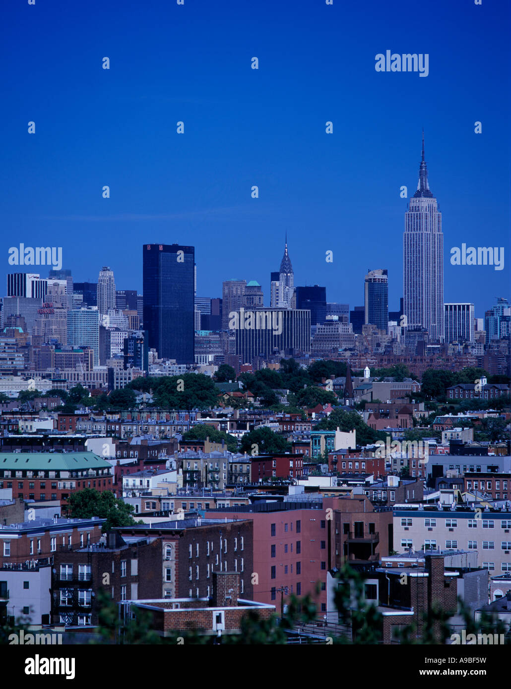 OVERLOOK ROOFTOPS HOBOKEN NEW JERSEY TO MANHATTAN SKYLINE NEW YORK CITY