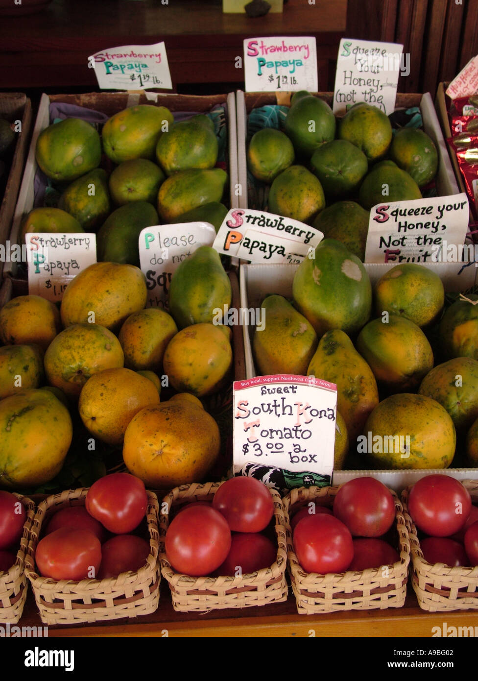 Hawaii roadside fruit stand hi-res stock photography and images - Alamy
