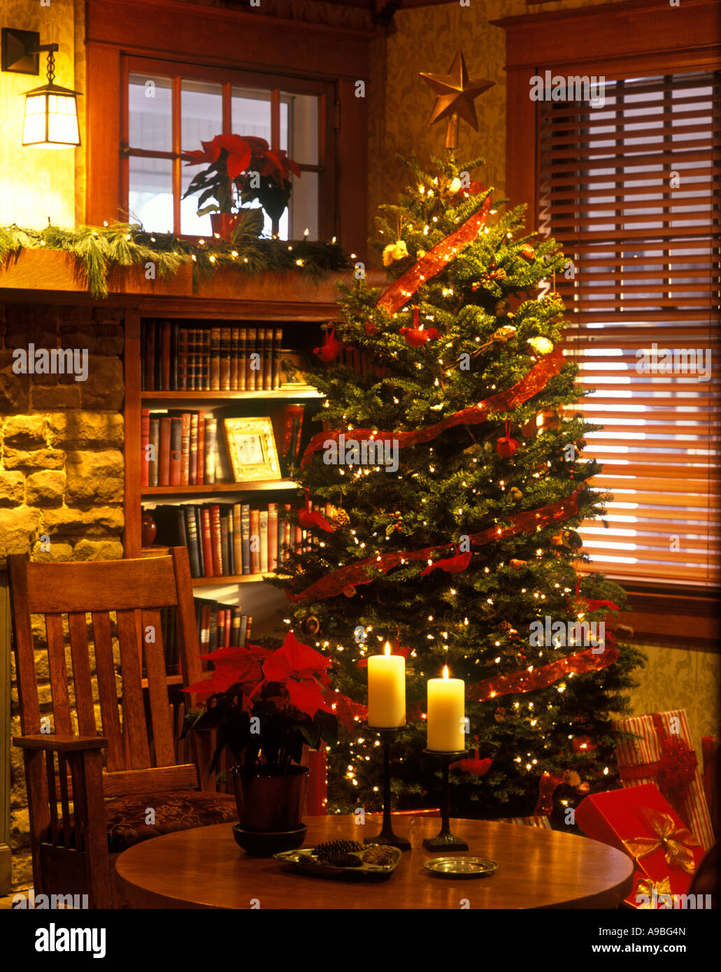 CRAFTSMAN HOME LIVING ROOM INTERIOR WITH CHRISTMAS TREE AND PRESENTS