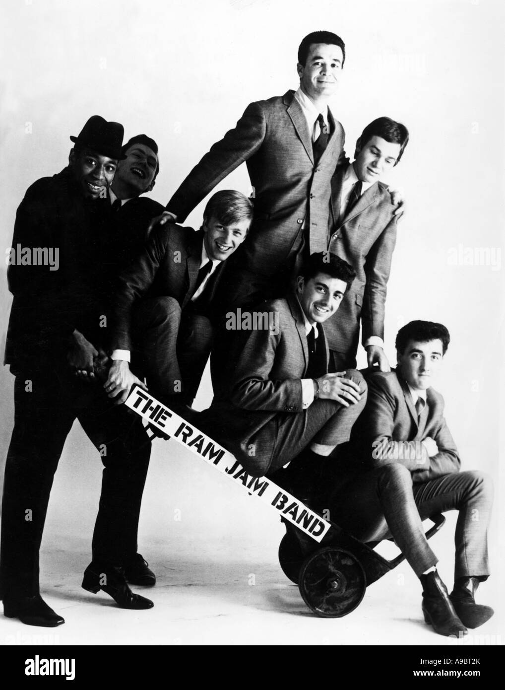 skrige omfattende umoral GENO WASHINGTON AND HIS RAM JAM BAND - Promotional photo of US Soul singer  with his UK group in 1967 Stock Photo - Alamy