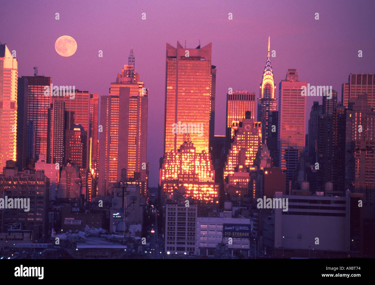 Dramatic moonrise over New York Stock Photo Alamy
