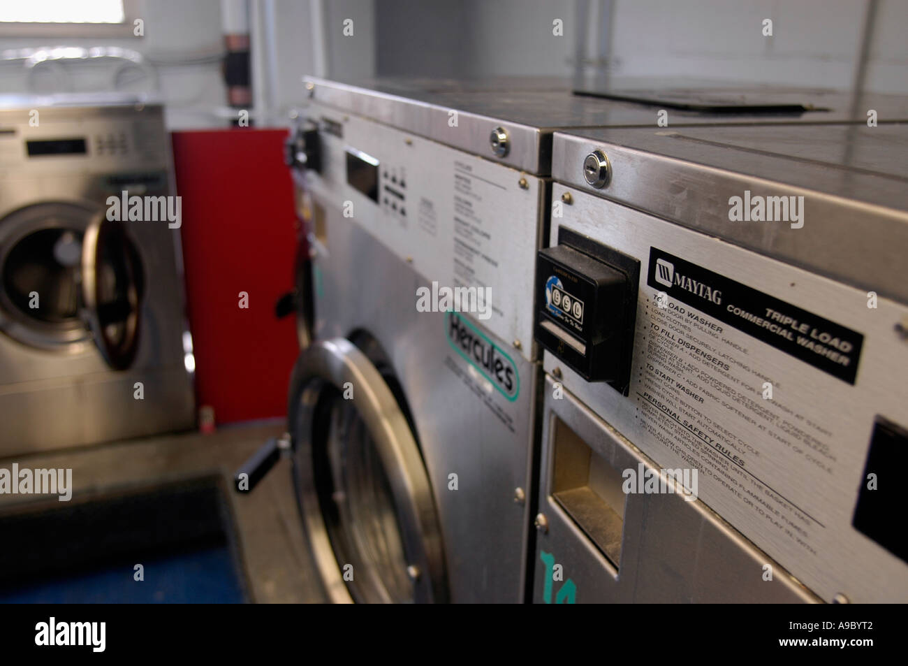 Maytag washing machines hires stock photography and images Alamy
