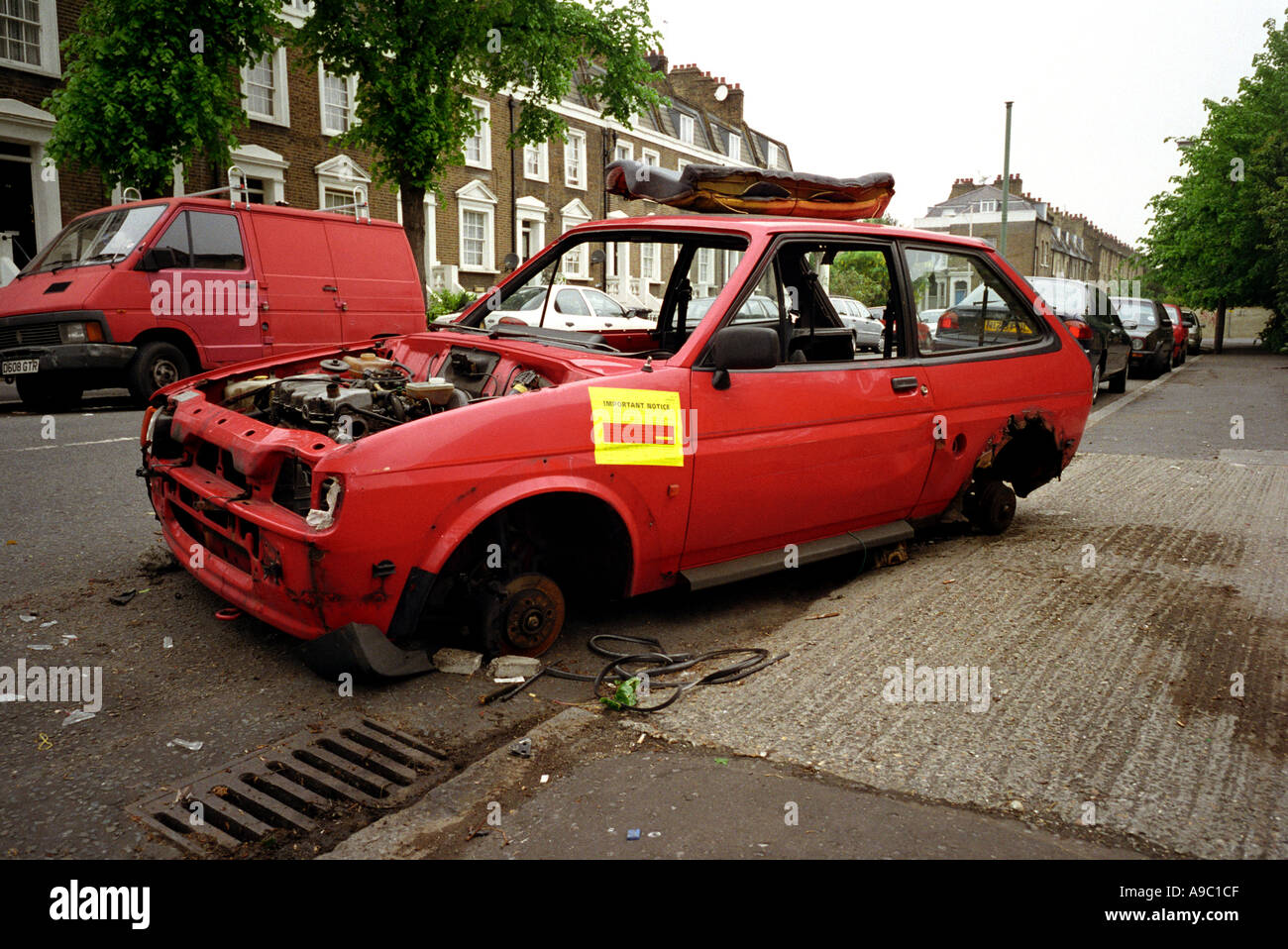 Abandoned car in london hi-res stock photography and images - Alamy