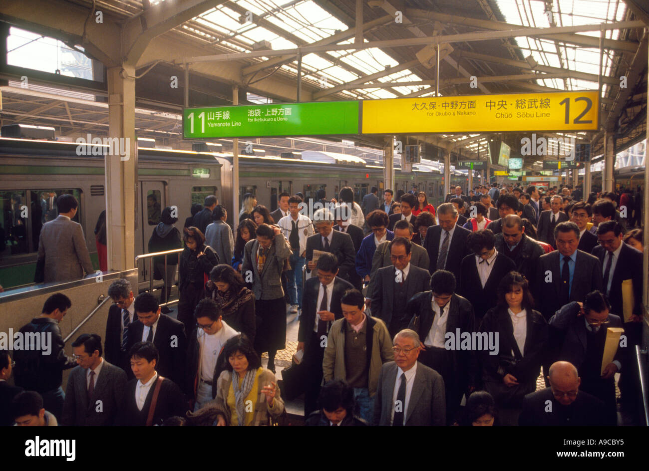 Tokyo subway rush hour door hi-res stock photography and images - Alamy