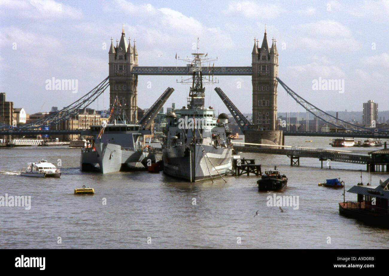 View Tower Bridge the middle splits & lifts up to allow tall ships to ...