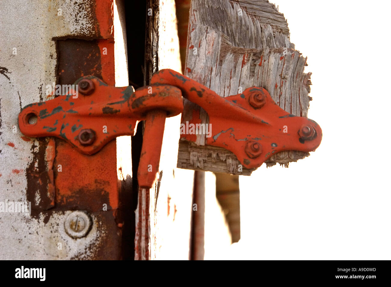 heavy duty door hinge rusting Stock Photo Alamy