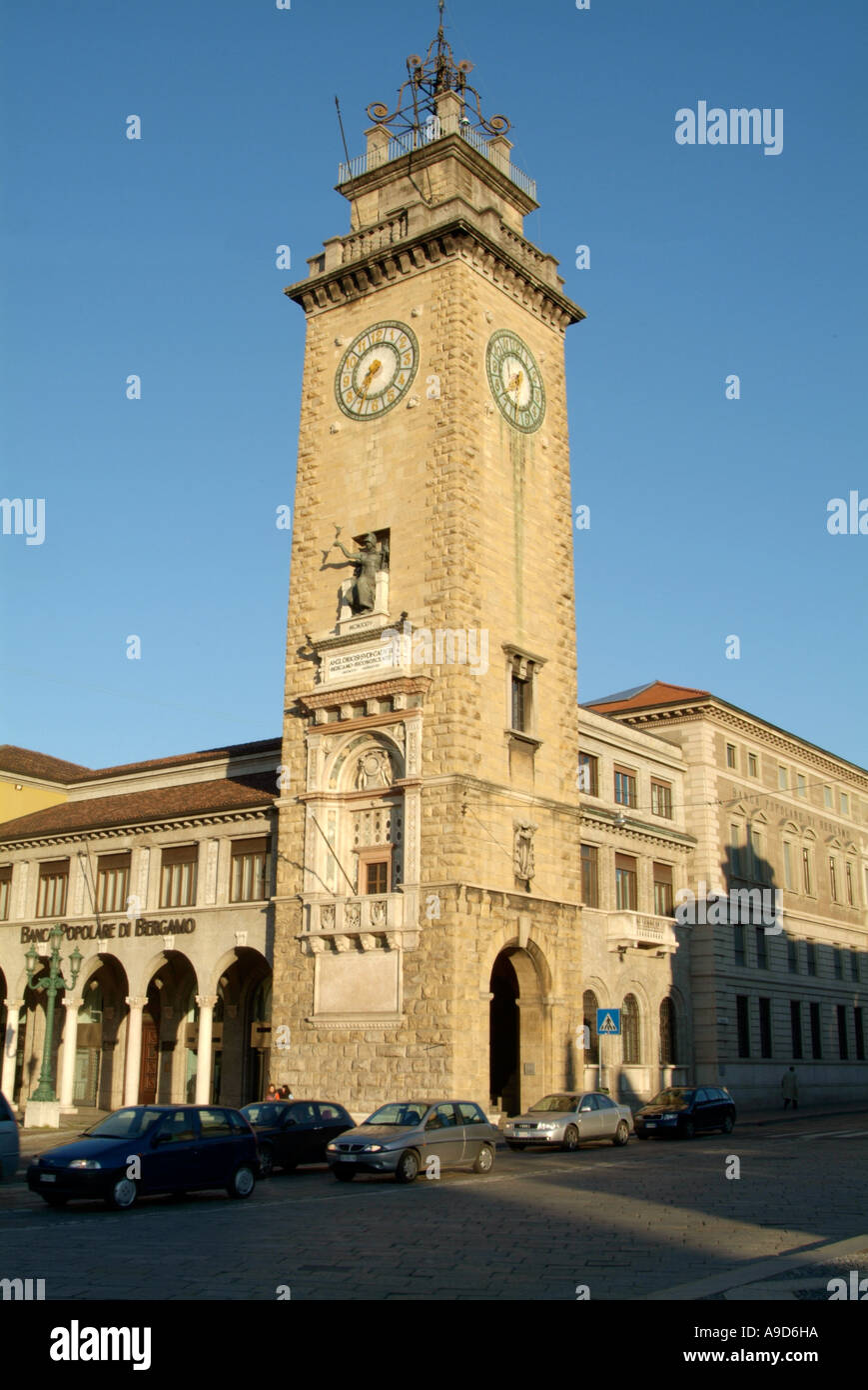 old, clock, tower, time, face, in, Bergamo, Italy, Italian, city🍘 Bem ...