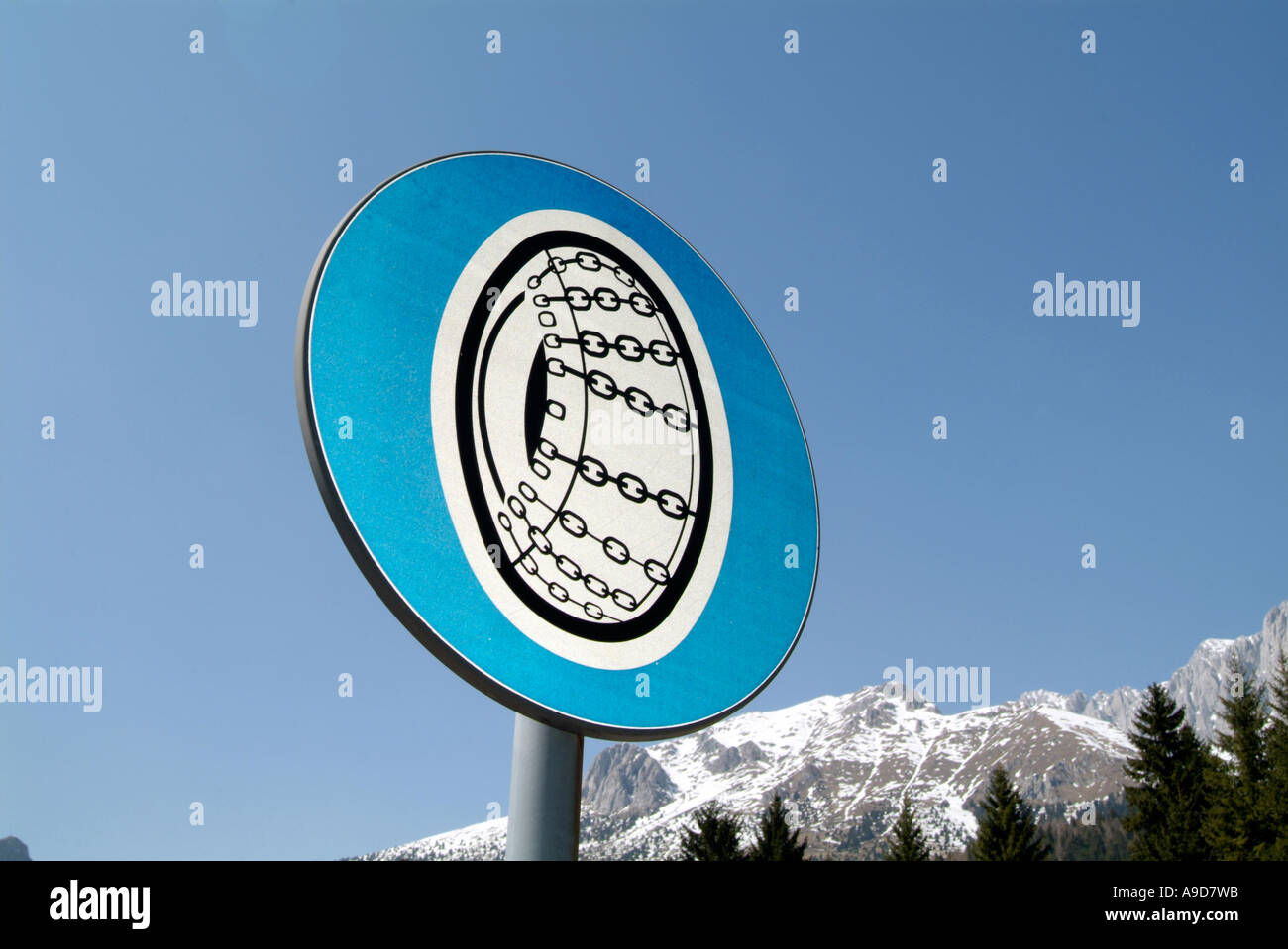 Snow chains hires stock photography and images Alamy