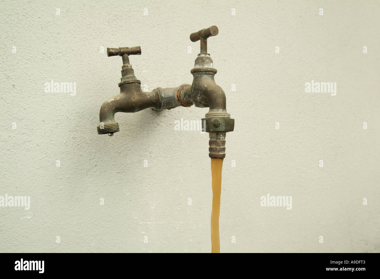 Mains water taps hires stock photography and images Alamy