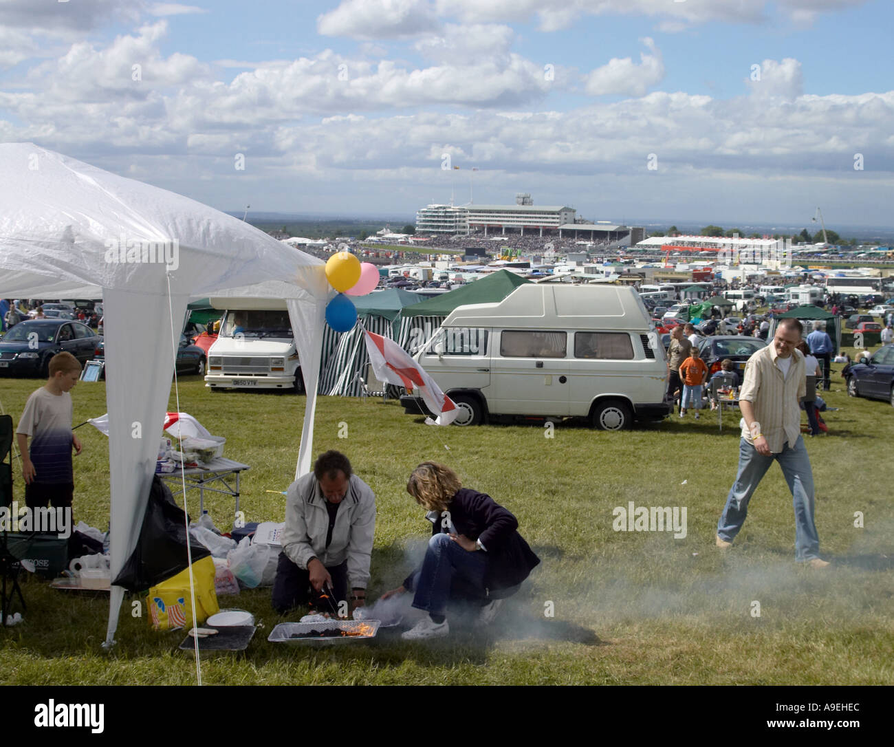people preparing a barbeque on the hill on Derby Day at Epsom Stock Photo