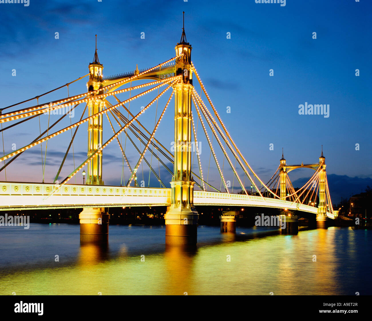 GB LONDON ALBERT BRIDGE RIVER THAMES Stock Photo - Alamy